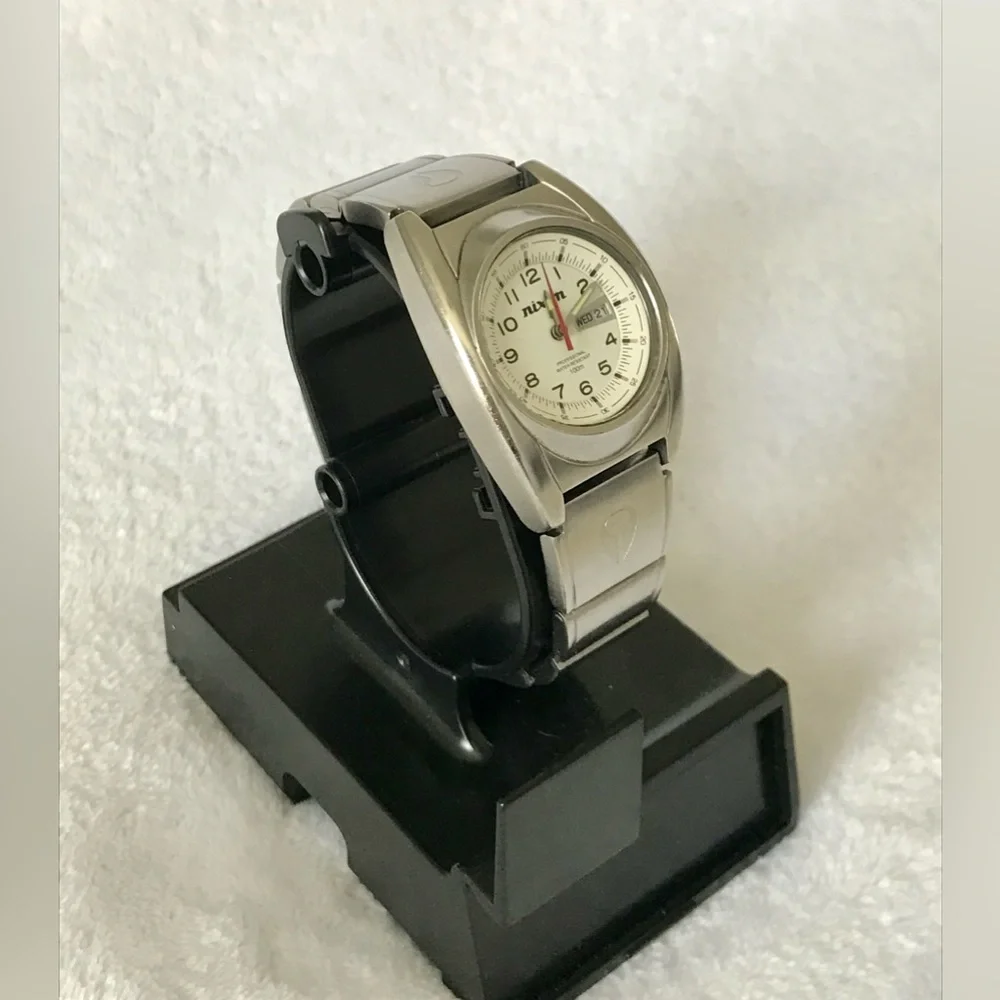 Nixon vintage “small